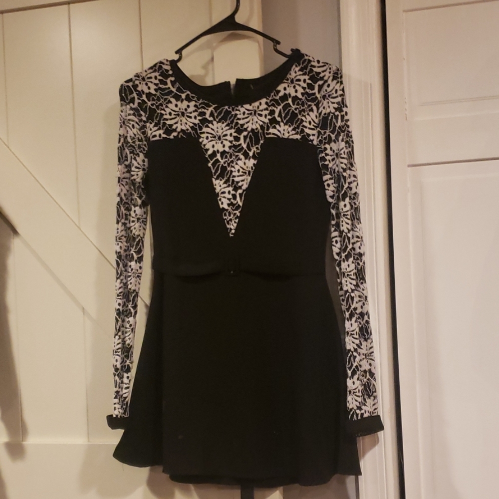 Luna Dress small very pretty!